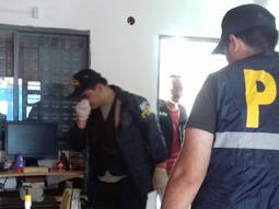 VIDEO: el impresionante operativo contra una red que hacía circular pornografía infantil