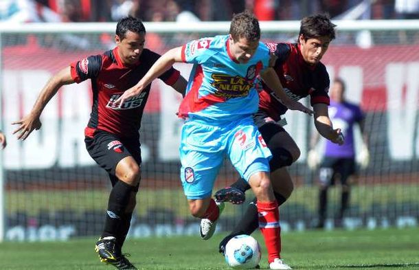 Arsenal derrotó a Colón y es escolta en el campeonato