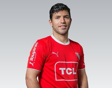 Sergio Kun Agüero con la camiseta de Independiente, el club del que es hincha