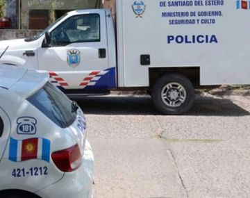 Ató a su hija adolescente para que no se viera con su novio: lo buscan por abuso