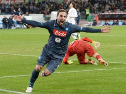 con un gol de higuain sobre la hora, el napoli se metio en la semi con un gol de higuain sobre la hora, el napoli se metio en la semi