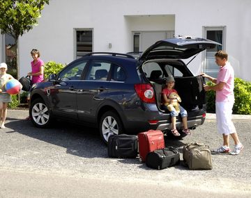 ¿Cuántas personas pueden viajar en un auto?