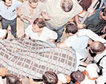 Así retiraban el cuerpo de Cristian