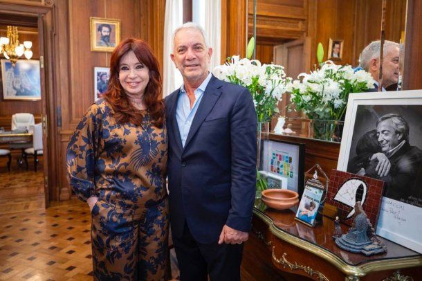 Cristina Kirchner recibió en su despacho al intendente electo de La Plata, Julio Alak