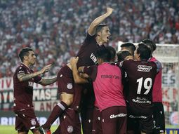Lanús le ganó a River y se quedó con la Supercopa Argentina Lanús le ganó a River y se quedó con la Supercopa Argentina
