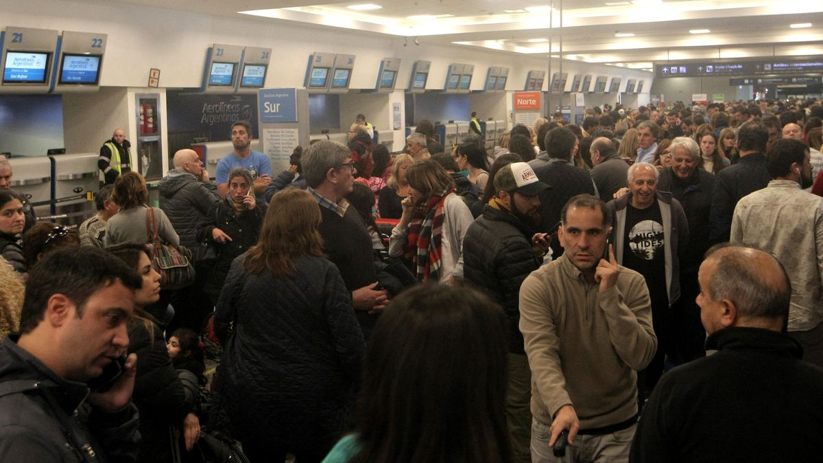 Caos En Aeroparque Y Ezeiza Vuelos Cancelados Y Demoras Por Las Low Cost 1529