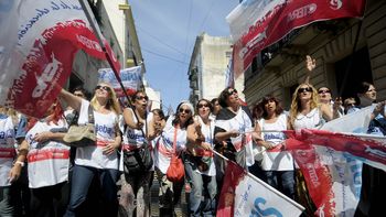 docentes bonaerenses protestan en el obelisco docentes bonaerenses protestan en el obelisco