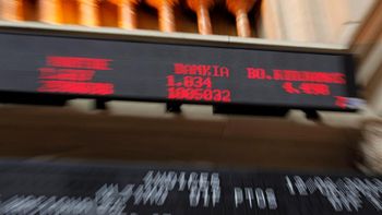 España necesitará hasta 62.000 millones de euros para sanear sus bancos. España necesitará hasta 62.000 millones de euros para sanear sus bancos.