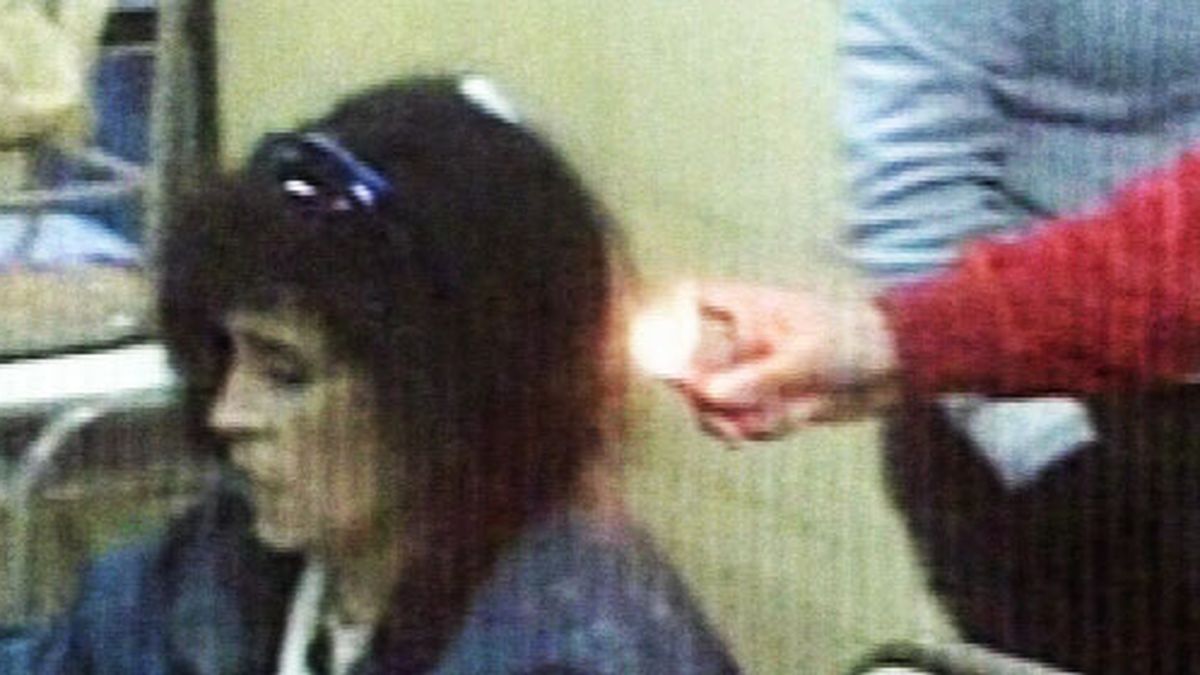 Escuela de vandalismo le prenden fuego el pelo a una profesora en una clase