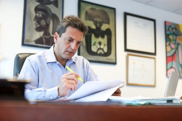 Massa pide que Scioli y Macri terminen con su estrategia de silencio