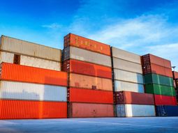 Las exportaciones de las Zonas Francas Uruguayas alcanzaron los 1.766 millones de dólares durante el 2022. Las exportaciones de las Zonas Francas Uruguayas alcanzaron los 1.766 millones de dólares durante el 2022.