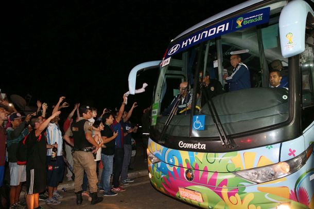 Locura en Belo Horizonte: diez cuadras de cola para ver la práctica argentina