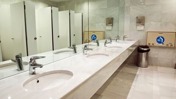 ordenan que haya cambiadores para bebes en los banos de hombres ordenan que haya cambiadores para bebes en los banos de hombres