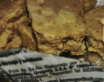 Encontraron un comillo y otro diente adentro de un mantecol