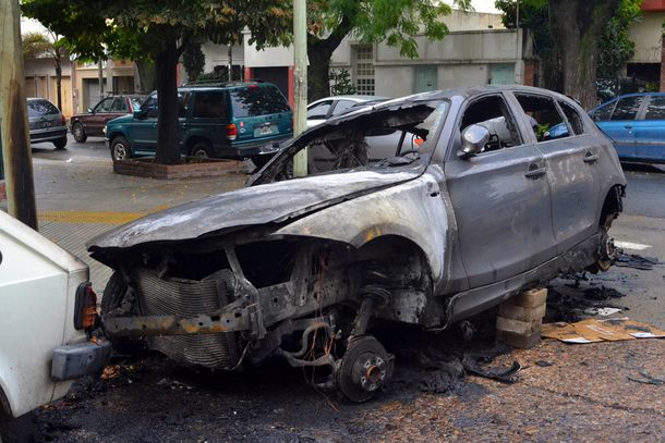 Los quemacoches volvieron a atacar en la Ciudad