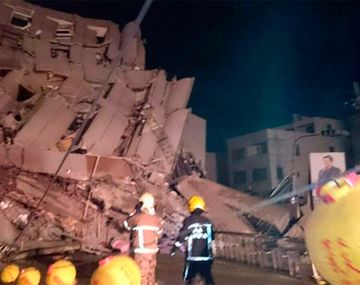 Al menos 7 muertos y más de 400 heridos por un fuerte terremoto en Taiwán