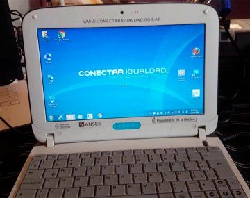 El Gobierno relanza el programa Conectar Igualdad y entrega netbooks a docentes y alumnos secundarios