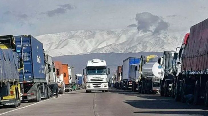Paso Cristo Redentor: los 3.000 camiones varados pudieron cruzar a Chile