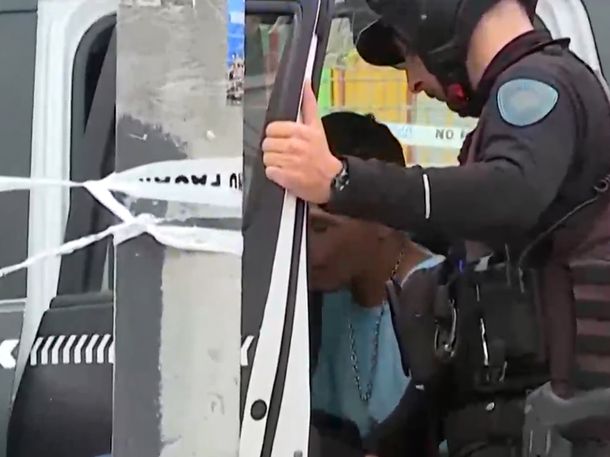 Robo y persecución terminó a los tiros en Villa Fraga: el dueño de la camioneta iba en el vehículo