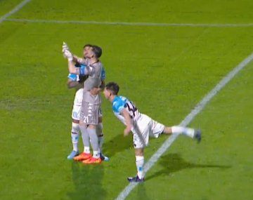 Los polémicos gestos de Gabriel Arias a los hinchas de Platense