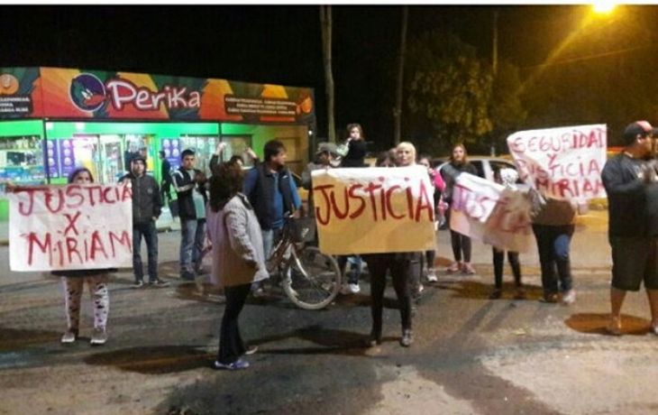 Motochorros mataron a una almacenera para robarle 230 pesos