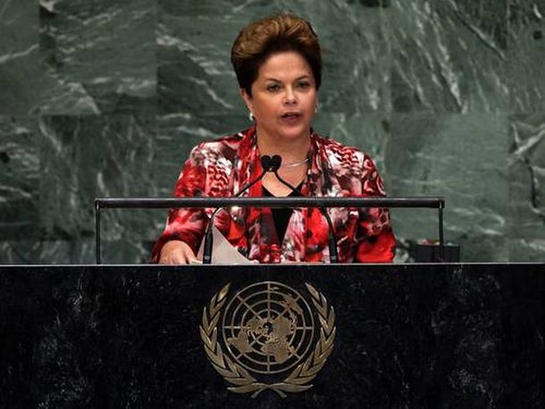 Brasil: Dilma destituye a funcionarios acusados de corrupción