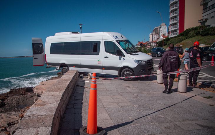Mar del Plata: dejó la camioneta sola y casi se le va al mar