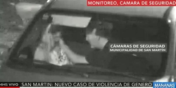 VIDEO: Quiso escapar luego de agredir a una mujer dentro de un auto