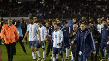 Argentina sale cabizbaja del Monumental Argentina sale cabizbaja del Monumental