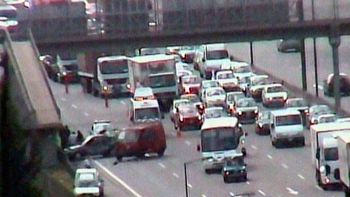 tres accidentes complican los accesos a la ciudad tres accidentes complican los accesos a la ciudad