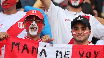 Los hinchas peruanos, a pura adrenalina Los hinchas peruanos, a pura adrenalina