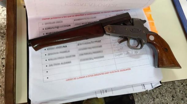 Una alumna de 12 años fue al colegio con una pistola y amenazó a sus compañeros