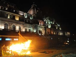 hubo tension y destrozos en constitucion por el paro hubo tension y destrozos en constitucion por el paro