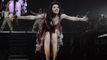 Sensualidad, fuerza y talento: el Latinaje de Cazzu encendió Buenos Aires