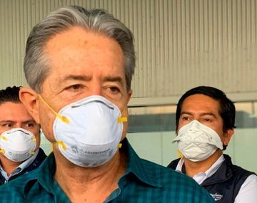 Escandalo en Ecuador: el ministro de Salud mandó vacunas al geriátrico de su madre