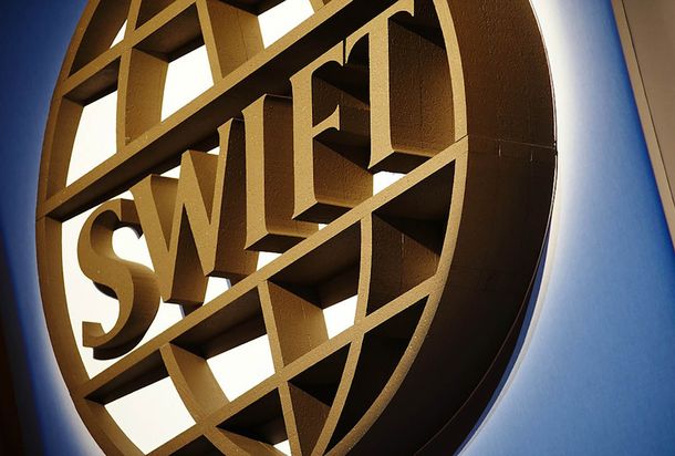 Echaron de la SWIFT a bancos rusos