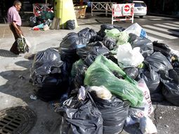 portenos indignados: no hay recoleccion de residuos por un conflicto gremial portenos indignados: no hay recoleccion de residuos por un conflicto gremial
