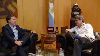 Prat-Gay y Dujovne se reunieron por el traspaso del Ministerio Prat-Gay y Dujovne se reunieron por el traspaso del Ministerio