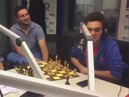 cecilio flematti desafio al messi del ajedrez en los estudios de radio 10 cecilio flematti desafio al messi del ajedrez en los estudios de radio 10