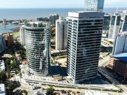 HSBC en lo más alto de Montevideo. HSBC en lo más alto de Montevideo.