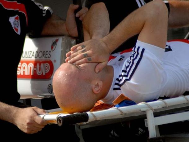 Ramiro Funes Mori y Martín Aguirre, con rotura de ligamentos