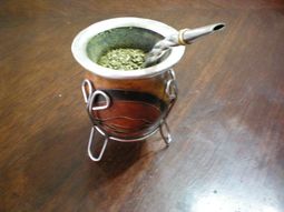 Así reaccionan los extranjeros a su primera vez tomando mate