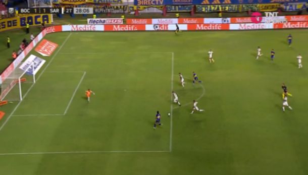 Cavani tuvo el triunfo de Boca pero le erró a la pelota