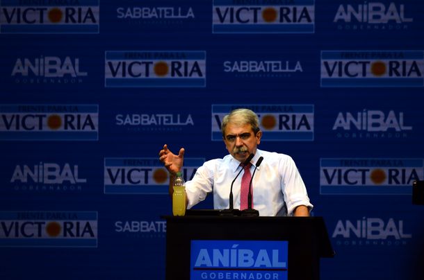 Aníbal cerró su campaña y prometió transformar a la Provincia en la locomotora del país