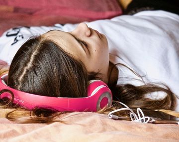 Éstas son las 10 canciones que hay que escuchar para no sufrir estrés en el trabajo