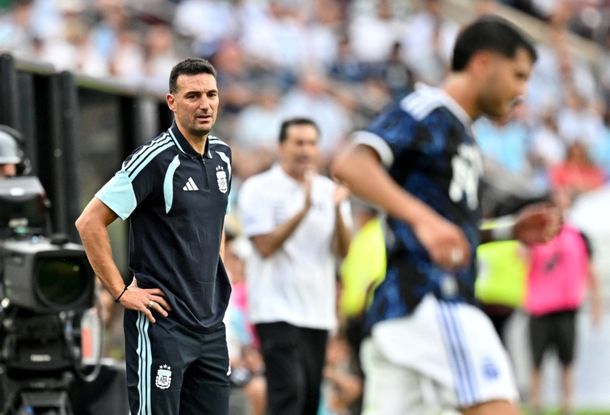 La sorpresa de Lionel Scaloni por Tomás Aranda: Entró masticando chicle, cómo si estuviera en su casa
