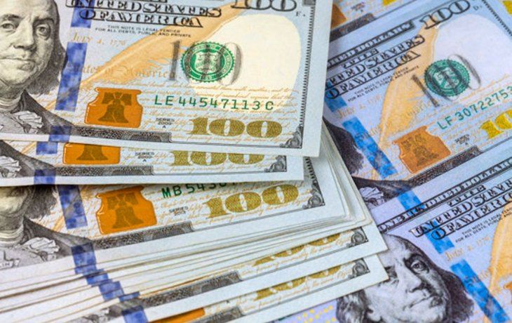 Tras los anuncios económicos, el dólar oficial se mantuvo estable y el blue saltó un 2%