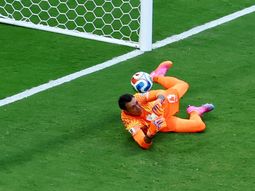 marcelo bielsa explico por que mantuvo a fernando muslera como titular ante espana: tenia... marcelo bielsa explico por que mantuvo a fernando muslera como titular ante espana: tenia...