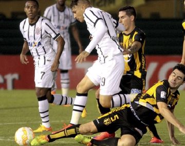 El defensor paraguayo, con la camiseta de Guaraní