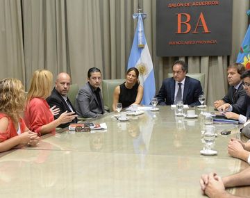 Scioli presenta un amparo para que los docentes den clases